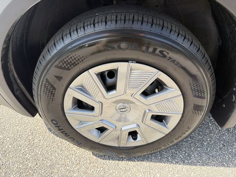 Used 2025 Nissan Kicks S FWD image 19