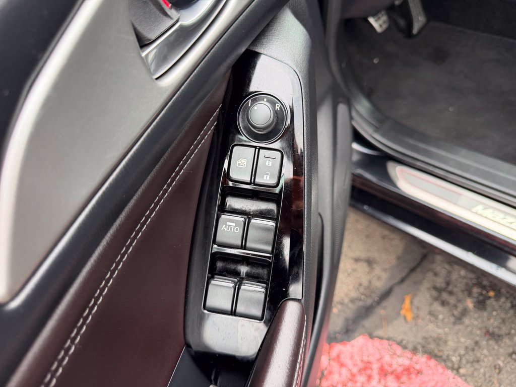 Used 2018 MAZDA MAZDA3 Touring FWD image 13