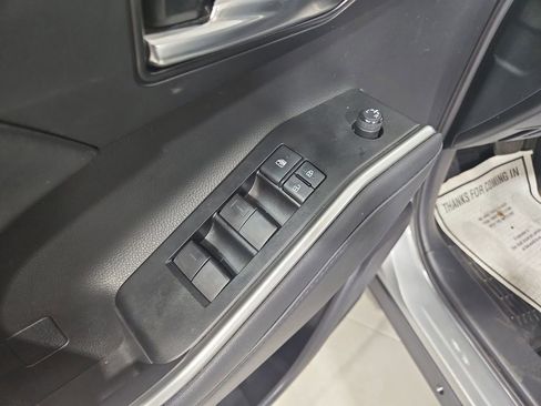 Used 2021 Toyota Highlander XLE image 12