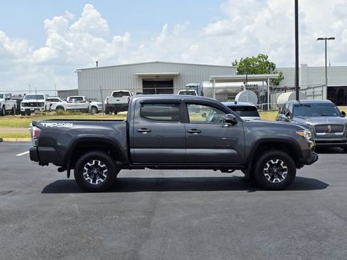Used 2020 Toyota Tacoma TRD Off-Road w/ Advanced Technology Package AWD/4WD image 3