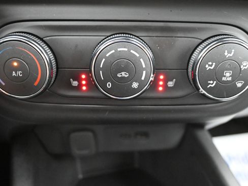 Used 2024 Chevrolet Trax LS w/ LS Convenience Package FWD image 16