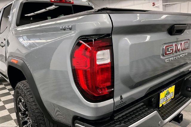 Used 2025 GMC Canyon Elevation AWD/4WD image 33