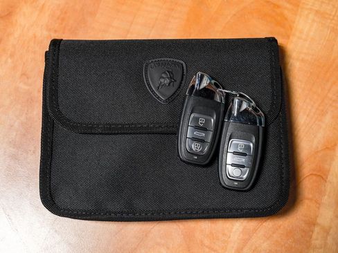 Used 2020 Lamborghini Huracan EVO RWD image 56