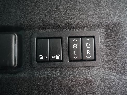 Used 2021 GMC Yukon AT4 w/ AT4 Premium Plus Package AWD/4WD image 39