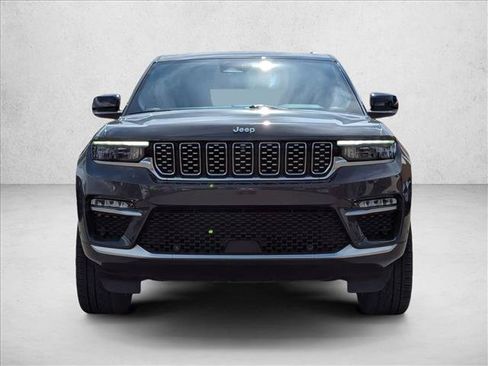 Used 2023 Jeep Grand Cherokee Summit w/ Luxury Tech Group V AWD/4WD image 2