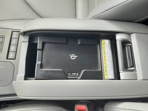Used 2021 Toyota Highlander XLE AWD/4WD image 27