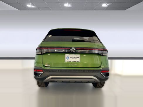 New 2026 Volkswagen Taos SE image 10