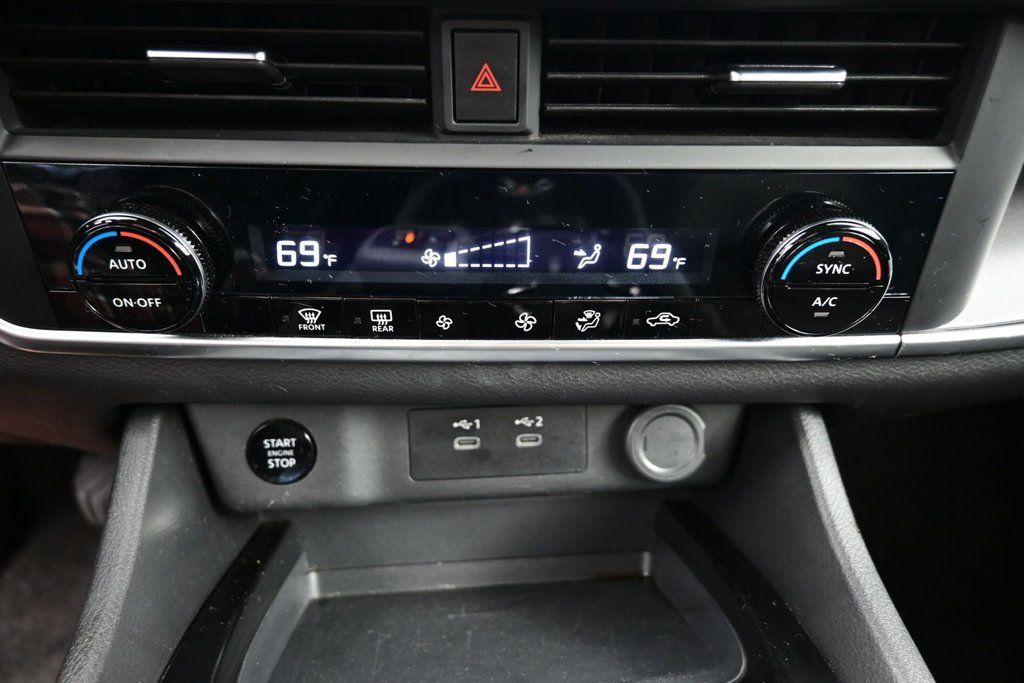Used 2025 Nissan Rogue SV AWD/4WD image 14
