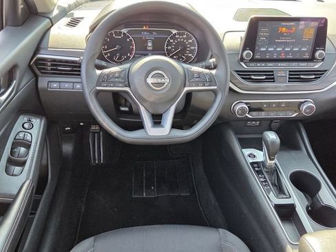 Used 2025 Nissan Altima 2.5 SV image 7
