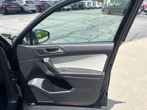 Used 2020 Volkswagen Tiguan SE w/ Panoramic Sunroof Package AWD/4WD image 31