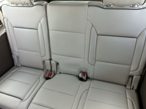 Used 2025 GMC Yukon XL Denali image 35