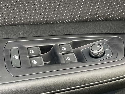 Certified 2025 Volkswagen Atlas SEL image 17