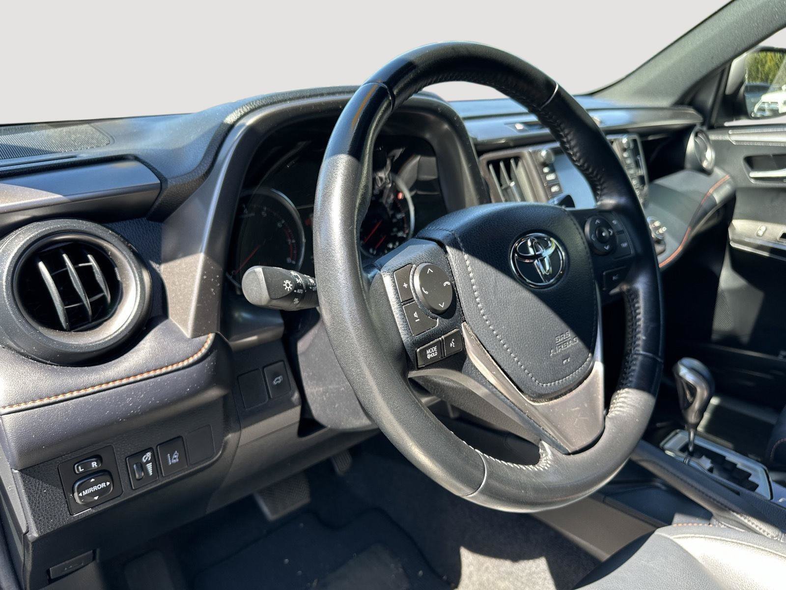 Used 2017 Toyota RAV4 SE w/ Advanced Technology Package FWD image 11