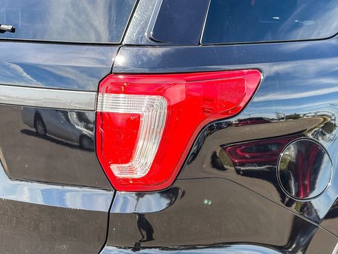 Used 2017 Ford Explorer XLT w/ Equipment Group 202A FWD image 8