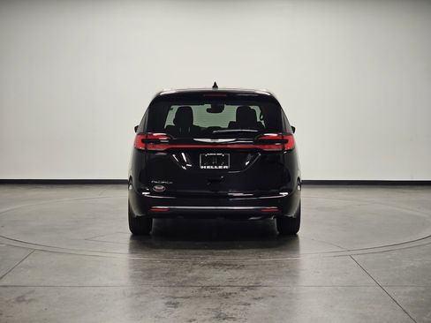 New 2026 Chrysler Pacifica Select image 7