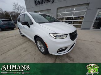 New 2026 Chrysler Pacifica Select video 1