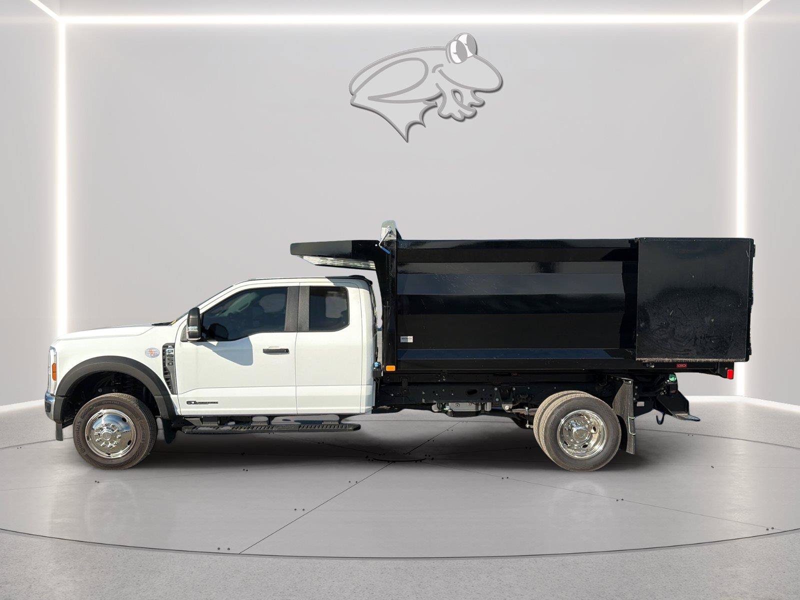 Used 2024 Ford F550 4x4 SuperCab Super Duty image 2