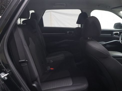 Used 2023 Kia Sorento LX FWD image 12