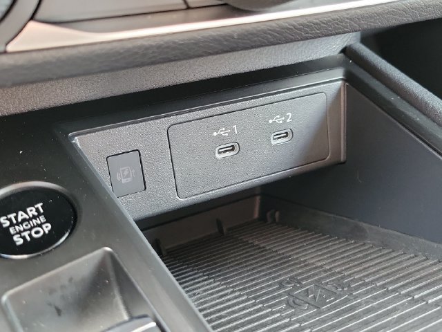 Certified 2025 Nissan Kicks SV FWD image 29