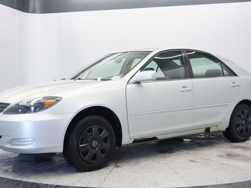 Used 2003 Toyota Camry LE image 2