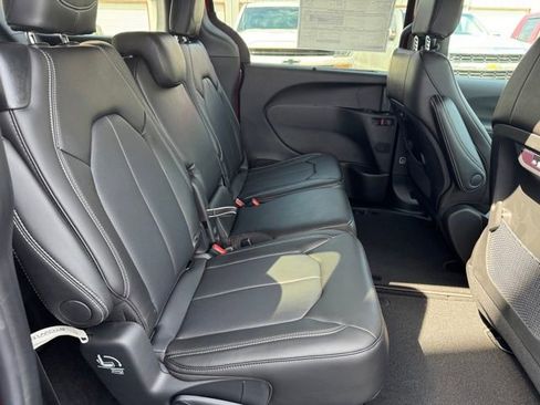 New 2026 Chrysler Pacifica Select image 15