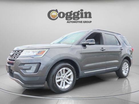 Used 2017 Ford Explorer XLT w/ Equipment Group 202A image 1