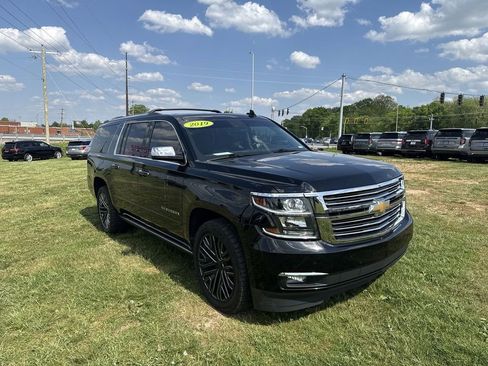 Used 2019 Chevrolet Suburban Premier w/ Premier Plus Edition AWD/4WD image 15