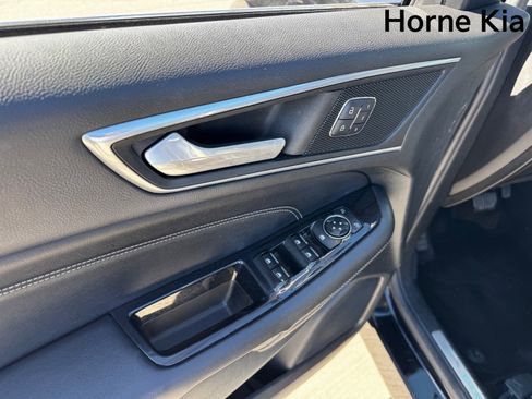 Used 2016 Ford Edge Titanium w/ Technology Package image 11