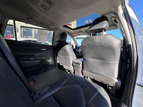 Used 2023 Toyota Highlander XLE image 29