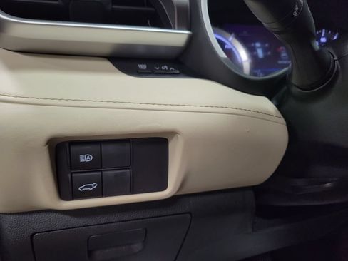 Used 2023 Toyota Highlander XLE AWD/4WD image 29