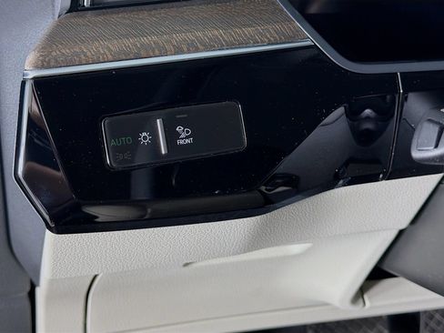 Certified 2024 Audi Q8 e-tron Premium Plus w/ Premium Plus Package AWD/4WD image 10