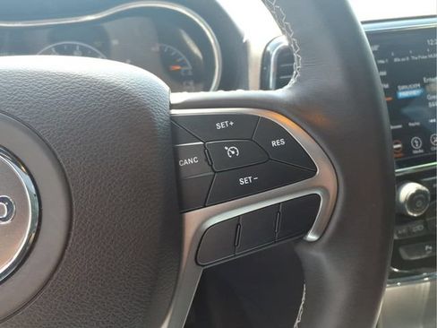 Used 2019 Jeep Grand Cherokee Overland AWD/4WD image 17