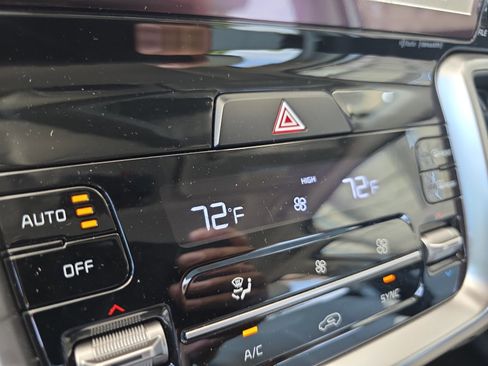 Certified 2023 Kia Sorento EX w/ Panoramic Sunroof Package FWD image 16