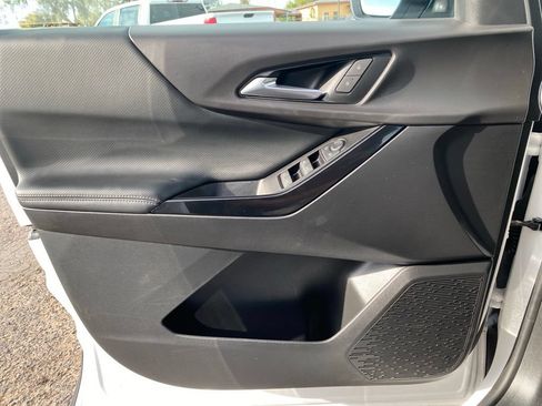Used 2025 Chevrolet Equinox LT FWD image 32