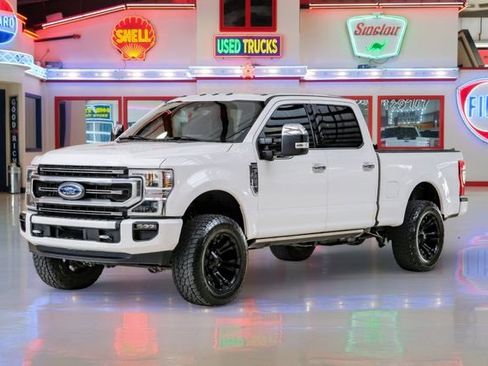 Used 2022 Ford F250 Platinum w/ FX4 Off-Road Package image 2