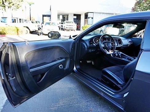 Used 2016 Dodge Challenger SRT w/ Technology Group image 40