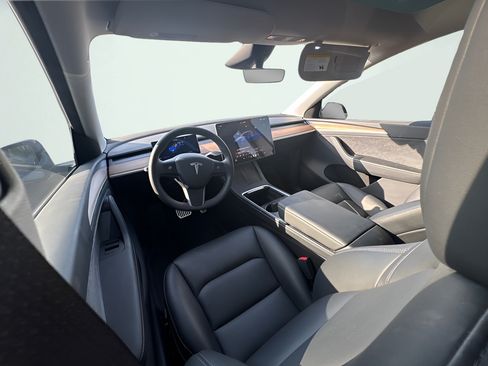 Used 2023 Tesla Model Y Long Range AWD/4WD image 5