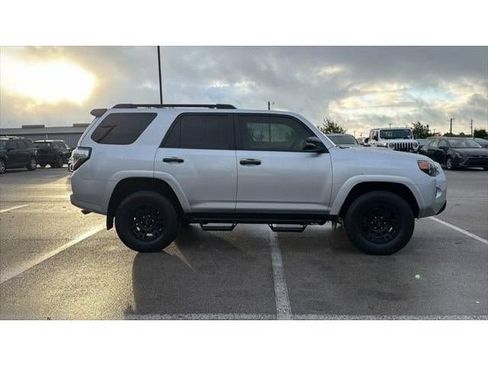 Certified 2021 Toyota 4Runner Venture w/ Moonroof Package AWD/4WD image 4