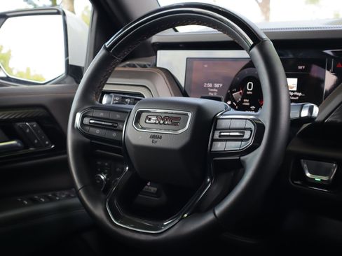 Used 2025 GMC Yukon AT4 w/ AT4 Premium Plus Package AWD/4WD image 26