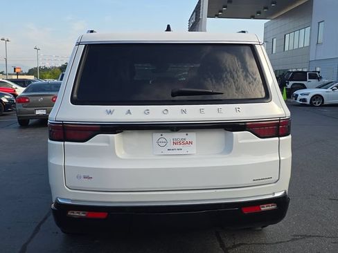 Used 2024 Jeep Wagoneer Series II w/ Flexible Seating Group RWD image 4