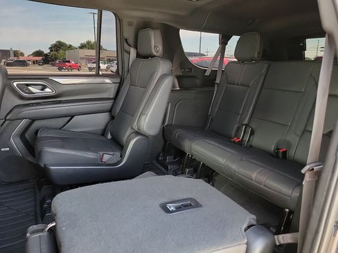 Used 2022 Chevrolet Suburban RST w/ Luxury Package RWD image 8