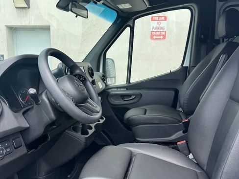 Used 2023 Mercedes-Benz Sprinter 2500 w/ Acoustic Package image 9