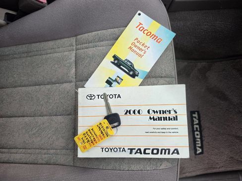 Used 2000 Toyota Tacoma 4x4 Regular Cab image 23