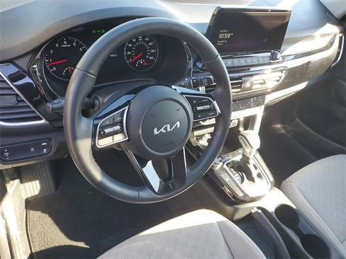Certified 2023 Kia Seltos EX image 18