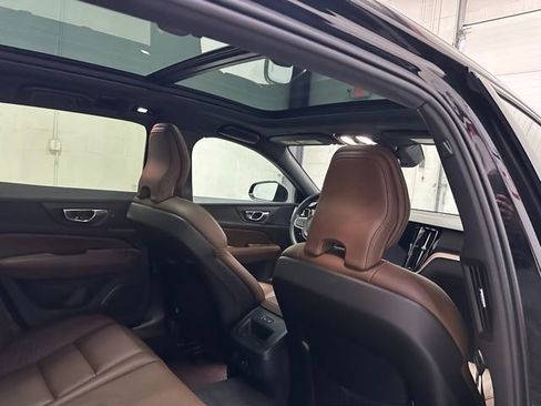 Used 2023 Volvo V60 B5 Cross Country Plus image 34