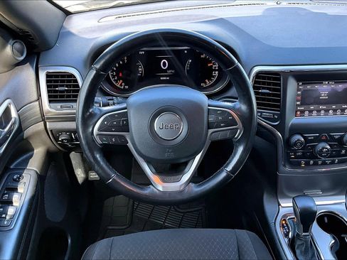 Used 2021 Jeep Grand Cherokee Laredo image 5