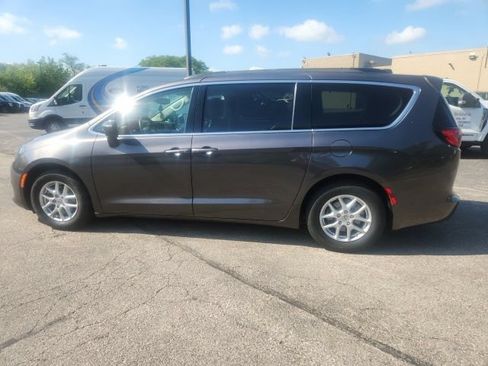 Used 2021 Chrysler Voyager Lxi FWD image 8