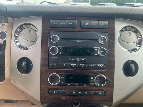 Used 2014 Ford Expedition XLT w/ Equipment Group 202A AWD/4WD image 16