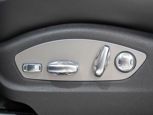 Certified 2026 Porsche Macan AWD/4WD image 24
