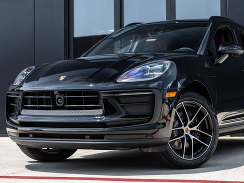 Certified 2025 Porsche Macan AWD/4WD image 7